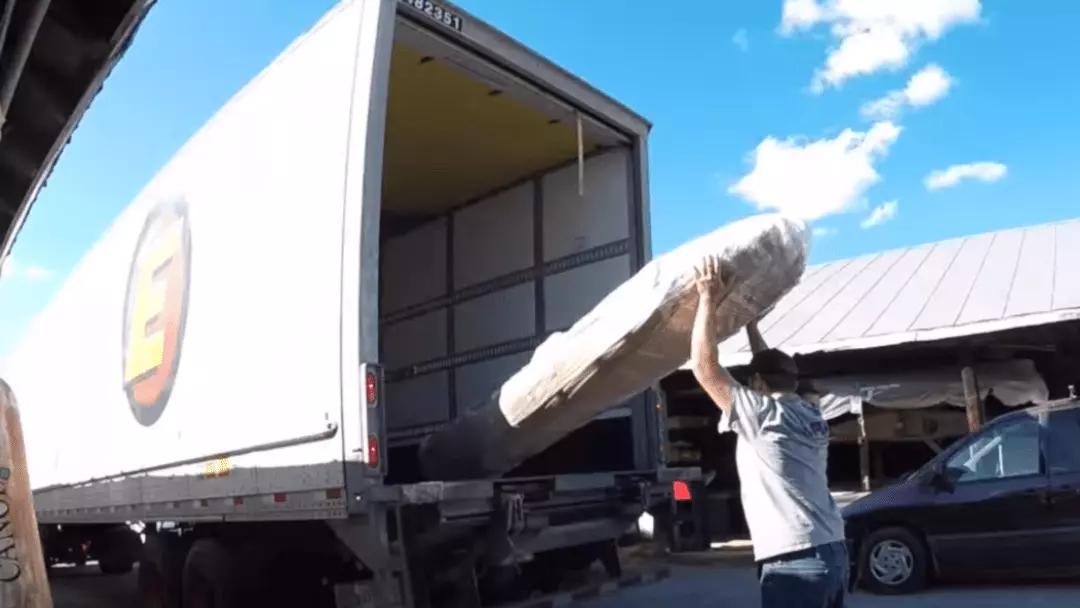 how much does it cost to ship a kayak